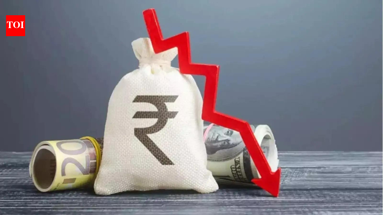95.74 वर रुपया: तेलाच्या किमतींमुळे अर्थव्यवस्थेवर दबाव असल्याने INR सर्वकालीन नीचांकावर पोहोचला आहे