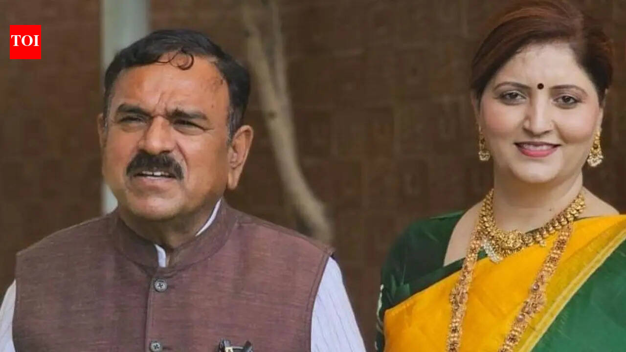 बलात्कार, फसवणूक आणि ‘धन्य वस्तू’: नाशिकच्या ज्योतिषी ‘भोंदू बाबा’वर ईडीची पकड, राष्ट्रवादीच्या नेत्या रुपाली चाकणकर यांना समन्स