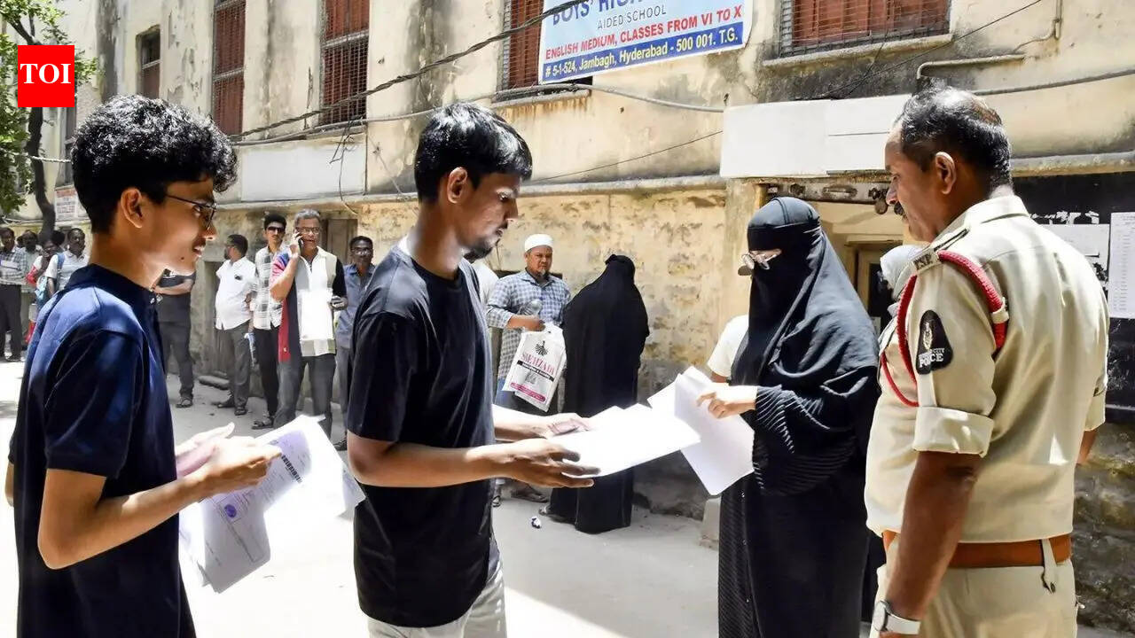 ‘हे अत्यंत क्लेशकारक आहे, आमच्या तरुणांना निराश करू नये’: SC ने केंद्राला NEET फुलप्रूफ बनवण्यास सांगितले