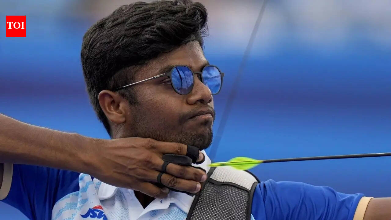 हे सोने आहे! धीरज बोम्मादेवरा आणि कुमकुम मोहोड यांनी ऑलिम्पिक चॅम्पियन दक्षिण कोरियाचा पराभव करत तिरंदाजी विश्वचषकात मिश्र सांघिक सुवर्णपदक जिंकले.